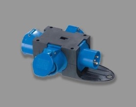 Ổ cắm chia 3 ngã không kín nước F9430401  3 ổ, 1 phích (dạng vuông)
